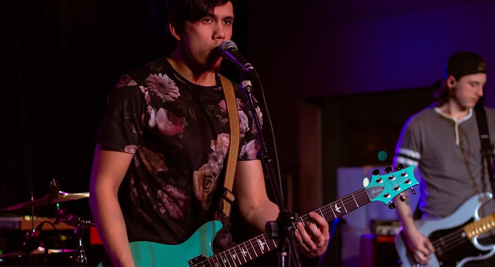 Banda indie tocando en directo