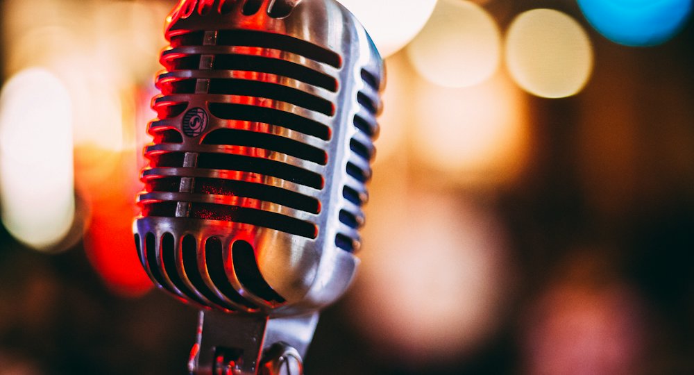 Cómo escuchar radio online gratis desde el celular o el computador